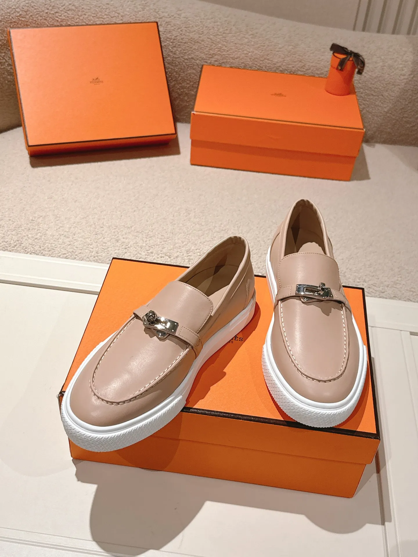 Men's shoes 💰640💰 Hermes# New Kelly buckle thick-soled loafers. Upper: cowhide/suede material. Lining: sheepskin lining. Outsole: exclusive molded outsole. Size: women's size 35-40, men's size 39-45 (female 41/male 46 customized, non-refundable)